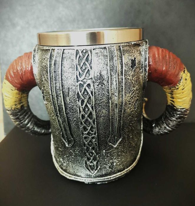 Уникална чаша - череп с рога