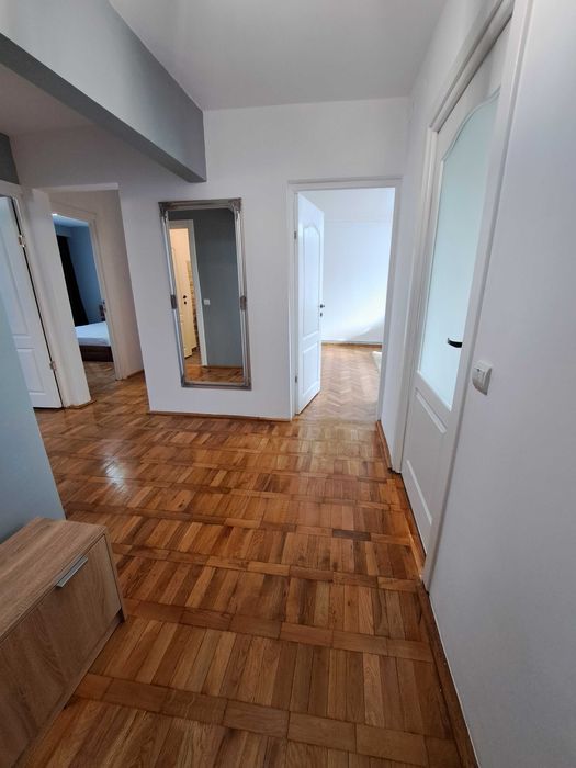 Inchiriez apartament 3 camere , central , zona CAS , 3 minute de McDonalds , str Bilascu Nr 24