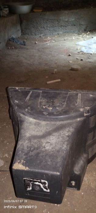 Samsung televizor. Hamma joyi ishlaydi. zapchas qisa boladi