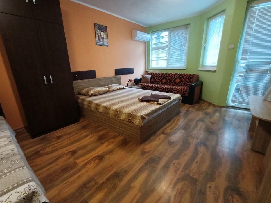 Продава се Тристаен апартамент в Бургас, Център - 94 кв.м за 2181 €/кв.м - Снимка #1