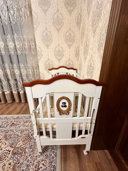 детский кровать и электронная люлька(Дубай)