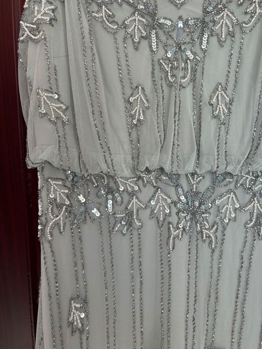 Официални роклии