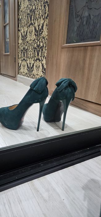 Продам туфли замша