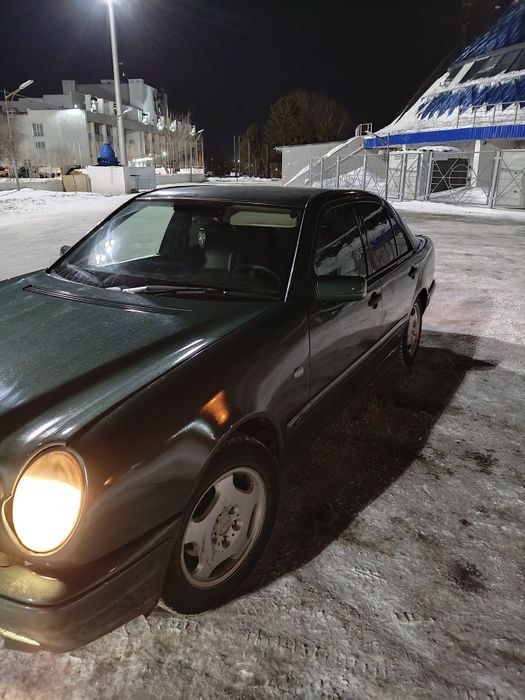 Продам мерседес 210й 1997гв. Объем 2.3 акпп