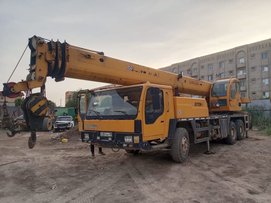 Авто кран xcmg 25