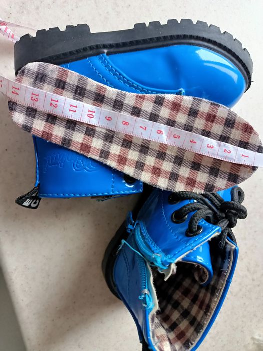 Обувь на девочку, кроссовки