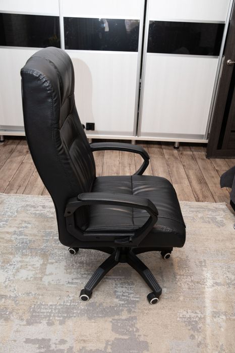 Кресло офисное в отличном состоянии