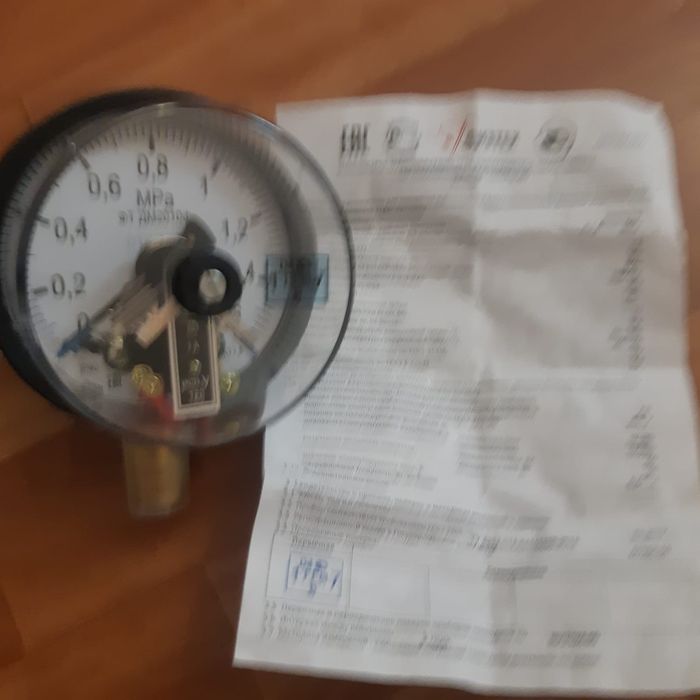 Продам манометр новый