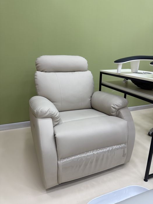 Продается реклайнер кресло срочно