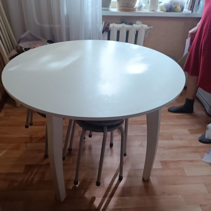 Продается кухонный стол.