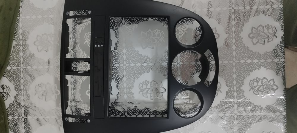 Заводская рамка панели+часы в идеальном рабочем состоянии,жентра