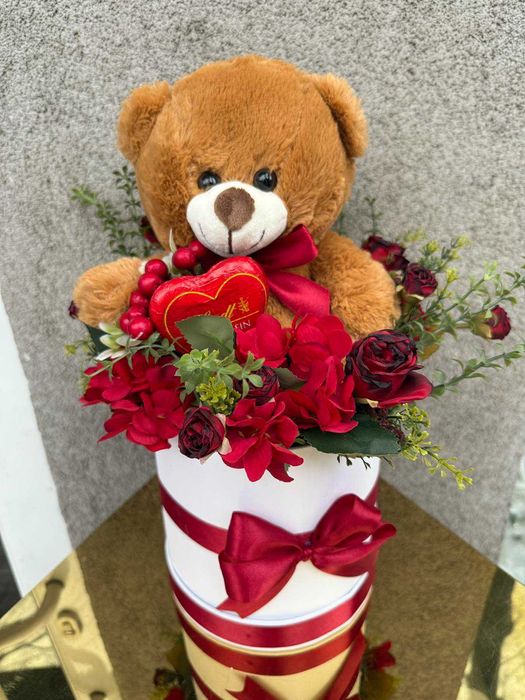 Романтичен подарък за Свети Валентин мече