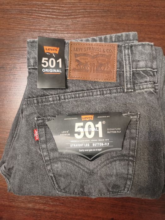Продам джинсы Levi's