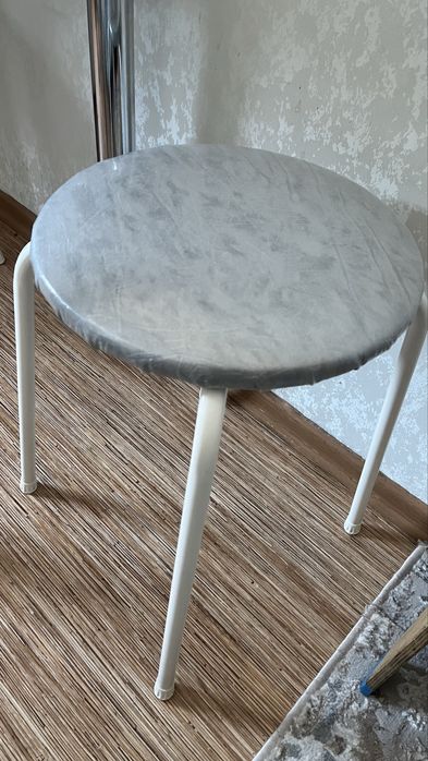 Продаю табуретки, стулья