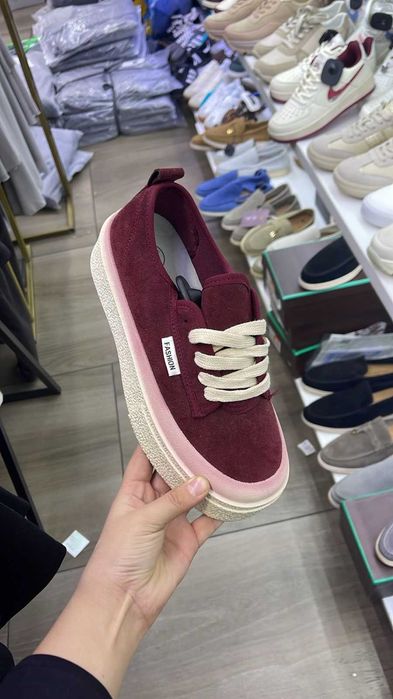 Продам кроссовки