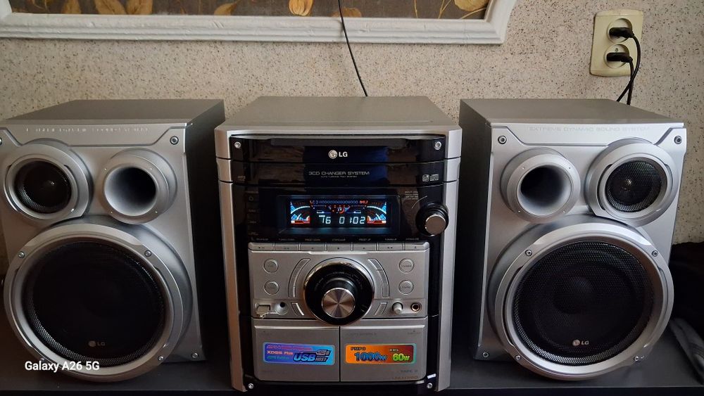 Продам музыкальный центр LG