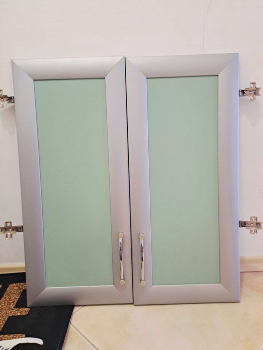 Шкафче + 8 вратички