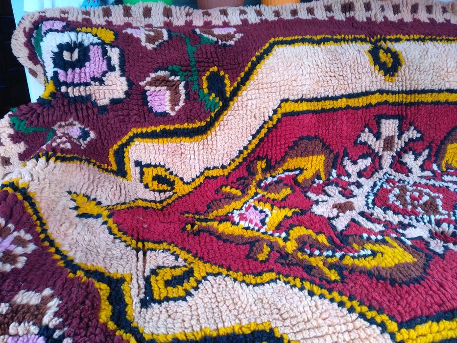 Вълнен ръчен китеник български килим