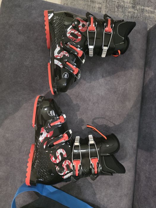 Ски обувки и ски