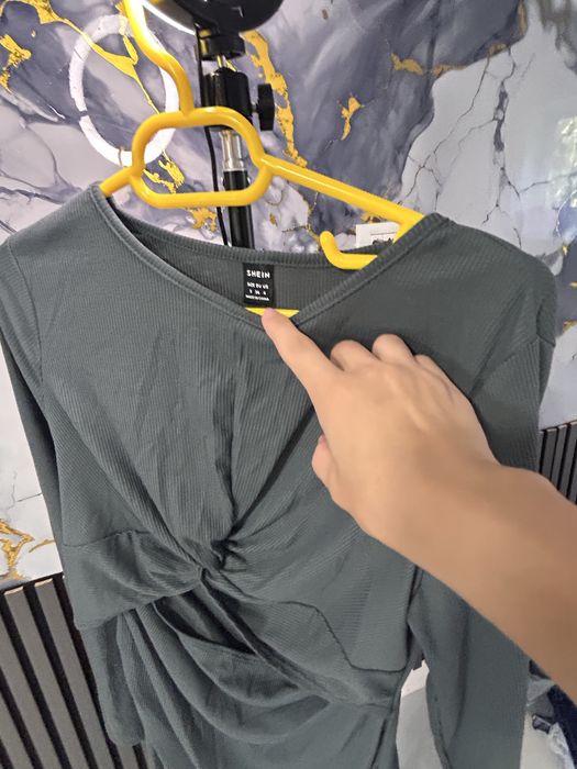 Vand rochie scurta si salopeta lunga in stare buna marimea xs
