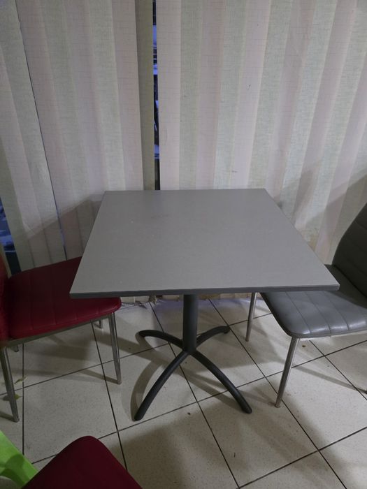 Стабилни маси с метална основа