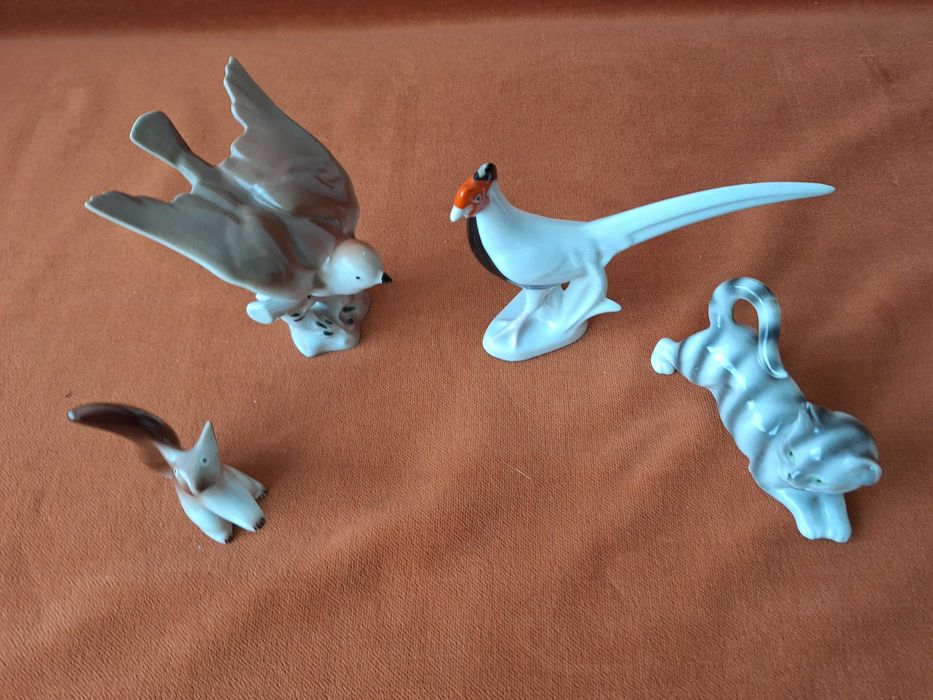 LOT - Bibelouri vechi din portelan pictate manual, buc = 4