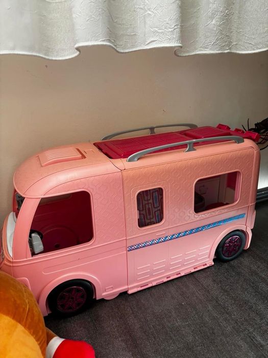 Casuta fetite cu mobilier si accesorii