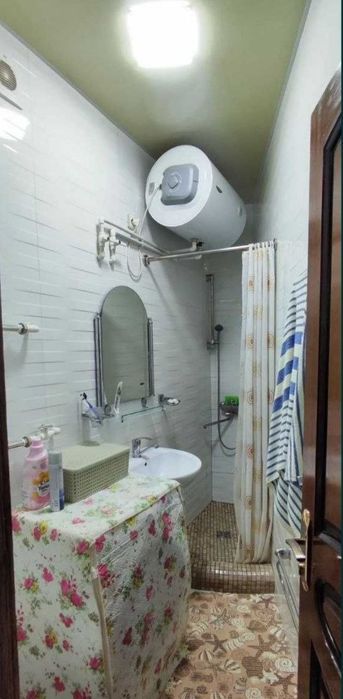 Продаётся 5 комн. Первый этаж. Юнусабад-9 квл