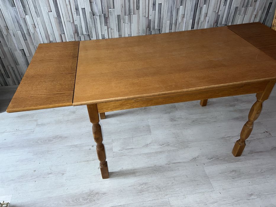 Разтегателна трапезна маса