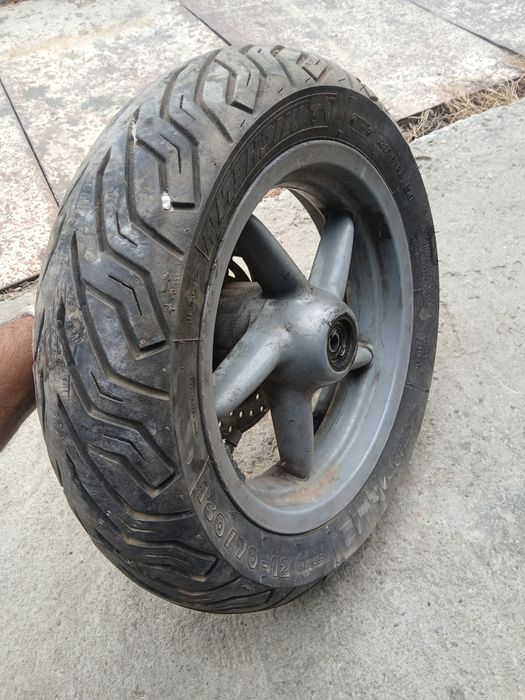 Гума за скутер 130/70/12.  Michelin