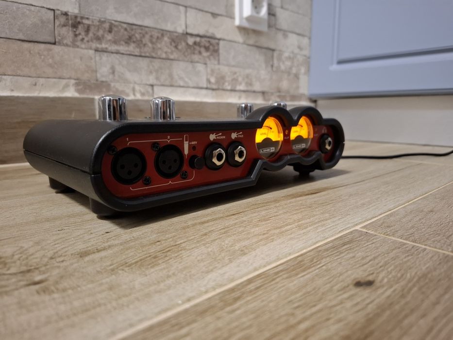 Interfață  Line 6  Țone port ux2