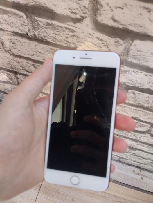 Iphone 7plus sotiladi