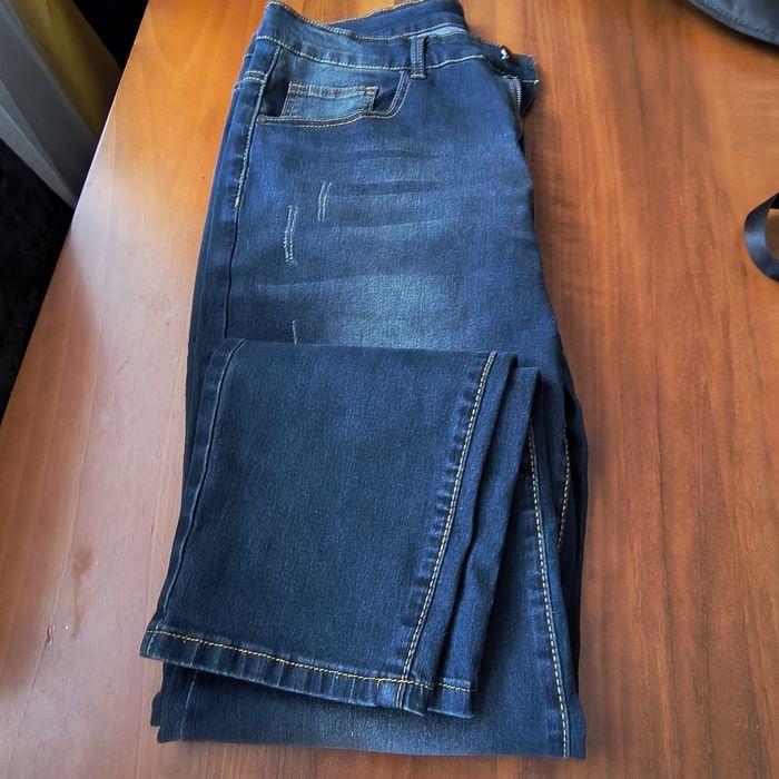 Продавам чисто нови дънки