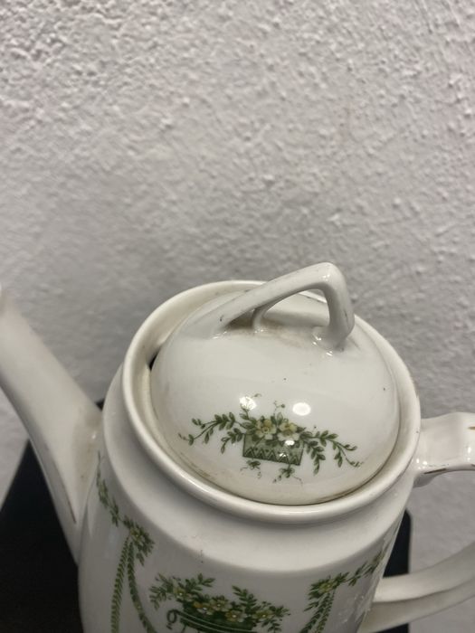 Стар немски чайник от порцелан