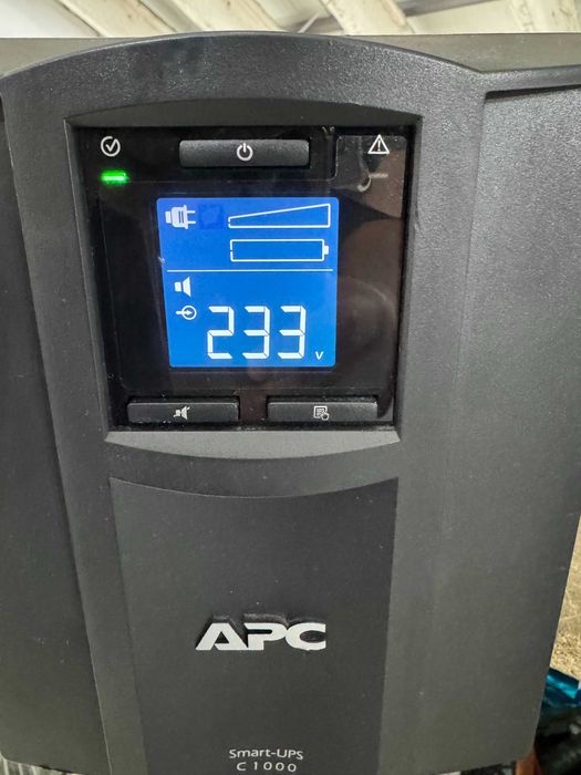 UPS Устройство - UPS APC Smart-UPS C 1000
