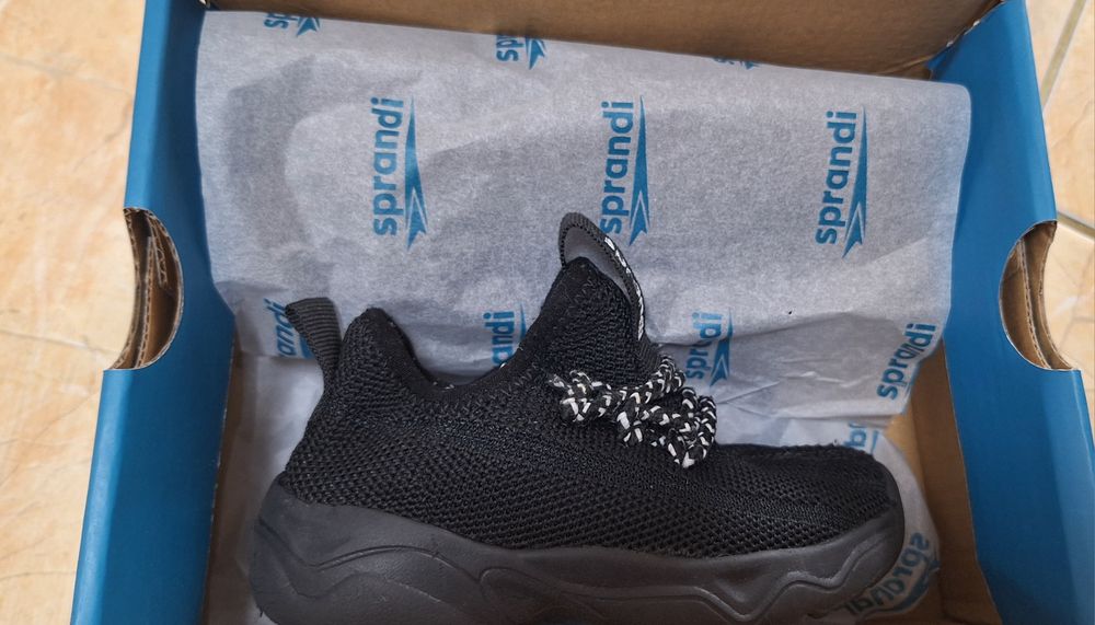 Маратонки "Sprandi" номер 24