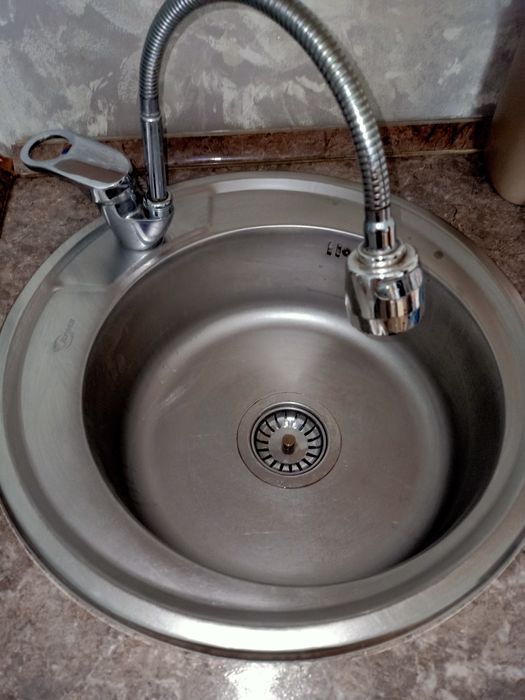 Продам кухонную мойку