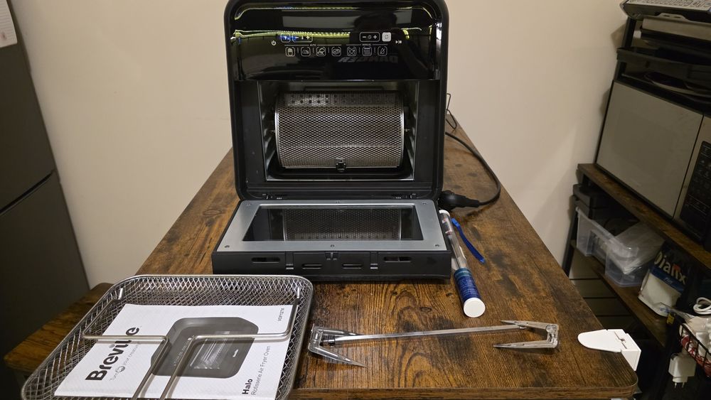 Airfryer Breville cu extra funcții de rotisare și deshidratare + cadou