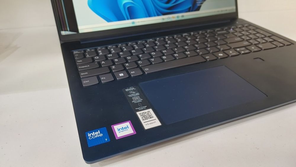NOUTBUK Lenovo IdeaPad slim 5i Core 7 150U 10yadro 12patok DDR5 16GB
