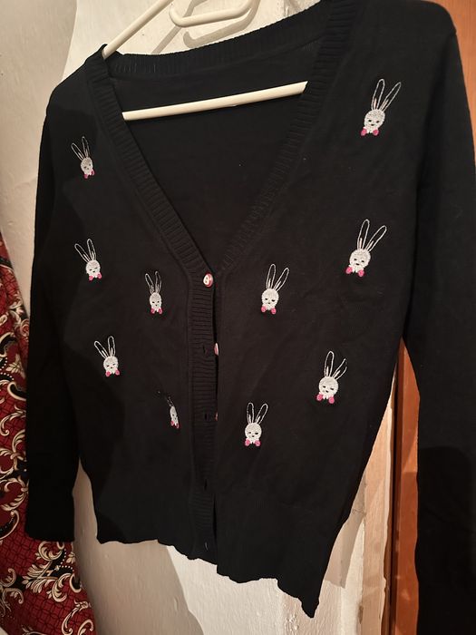 Свитер легкий, черный с рисунком