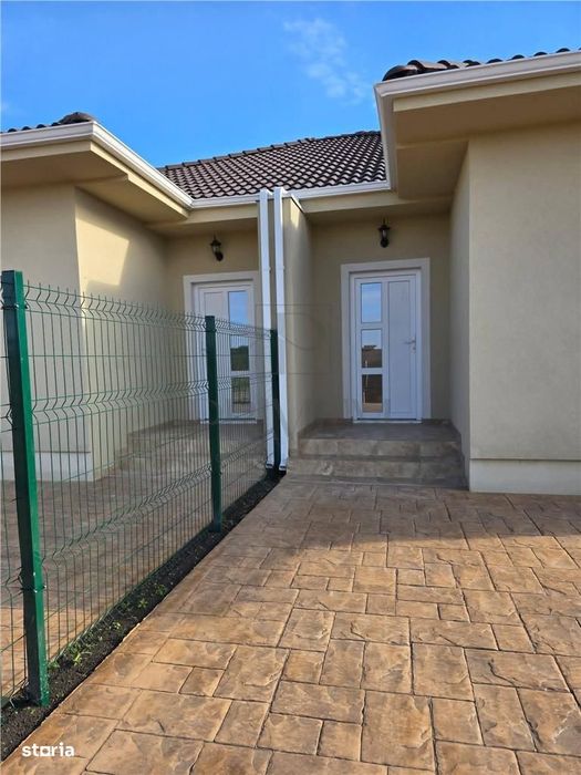 Duplex pe parter - zona buna - toate utilitatile