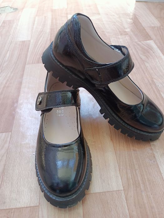 Новые кожаные размер 36