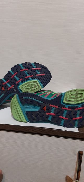 Adidași Solomon în stare foarte bună