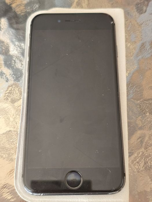 Iphone 8.      .