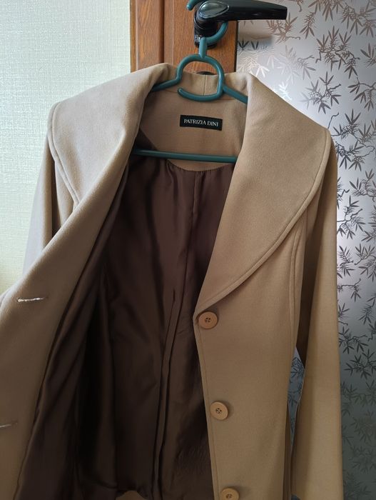Дамско светлокафяво палто със колан