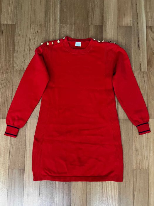 Pulover lung rosu,  varsta 10 ani, purtat o singura data