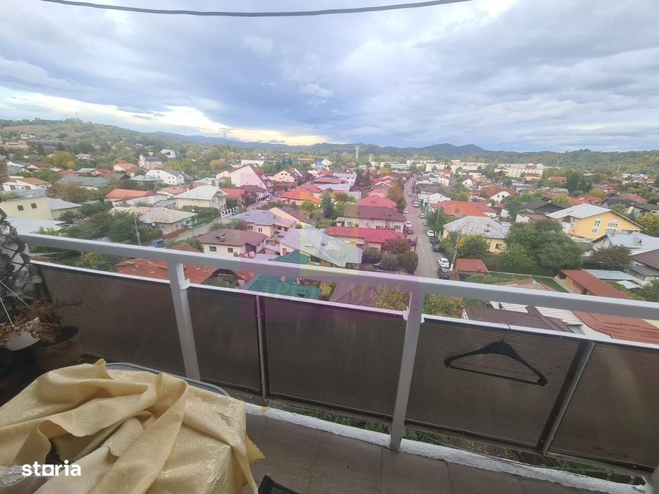 Apartament cu 3 camere de vanzare in Campina - Zona Cuza