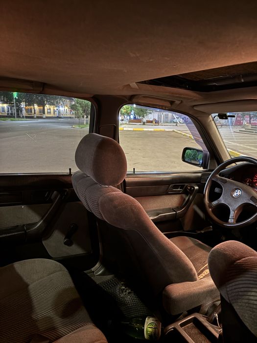Срочно продам bmw e34 520i
