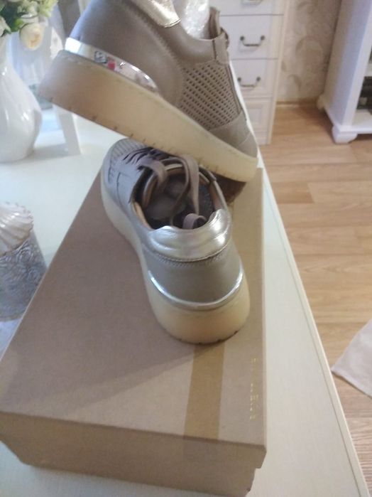 Новые кроссовки и сапоги