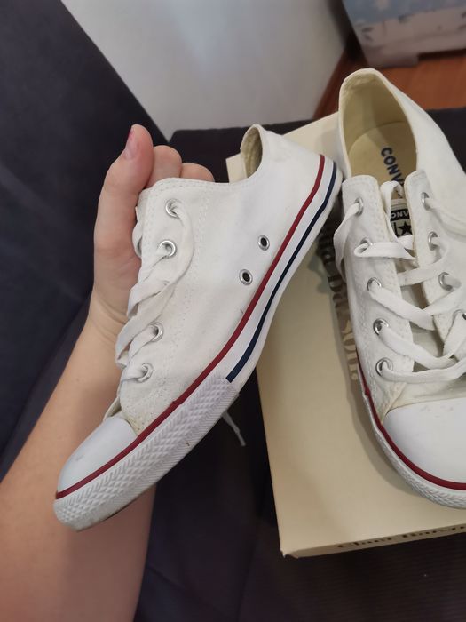 Vând adidași converse mărimea 41